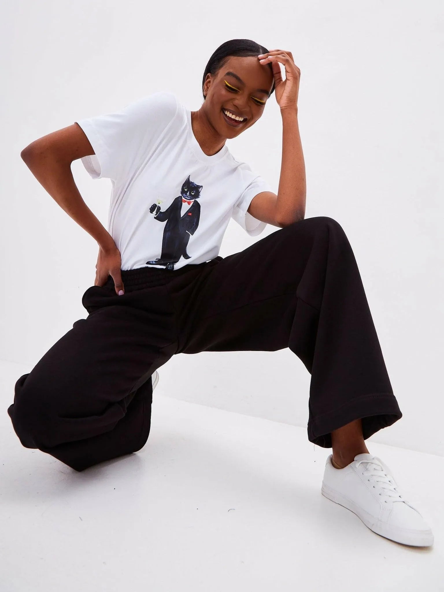 BASIC set: women's white T-shirt with DANDY CAT print and black wide sweatpants - Maniita Lacitta