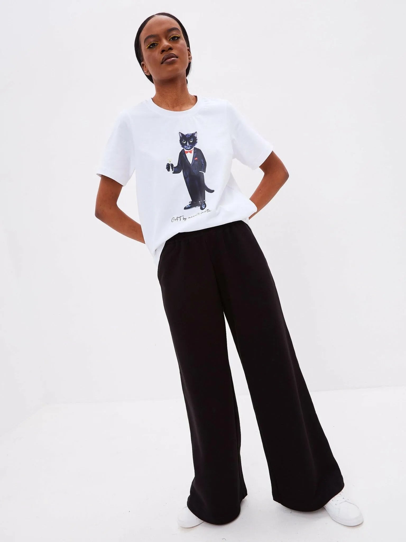 BASIC set: women's white T-shirt with DANDY CAT print and black wide sweatpants - Maniita Lacitta