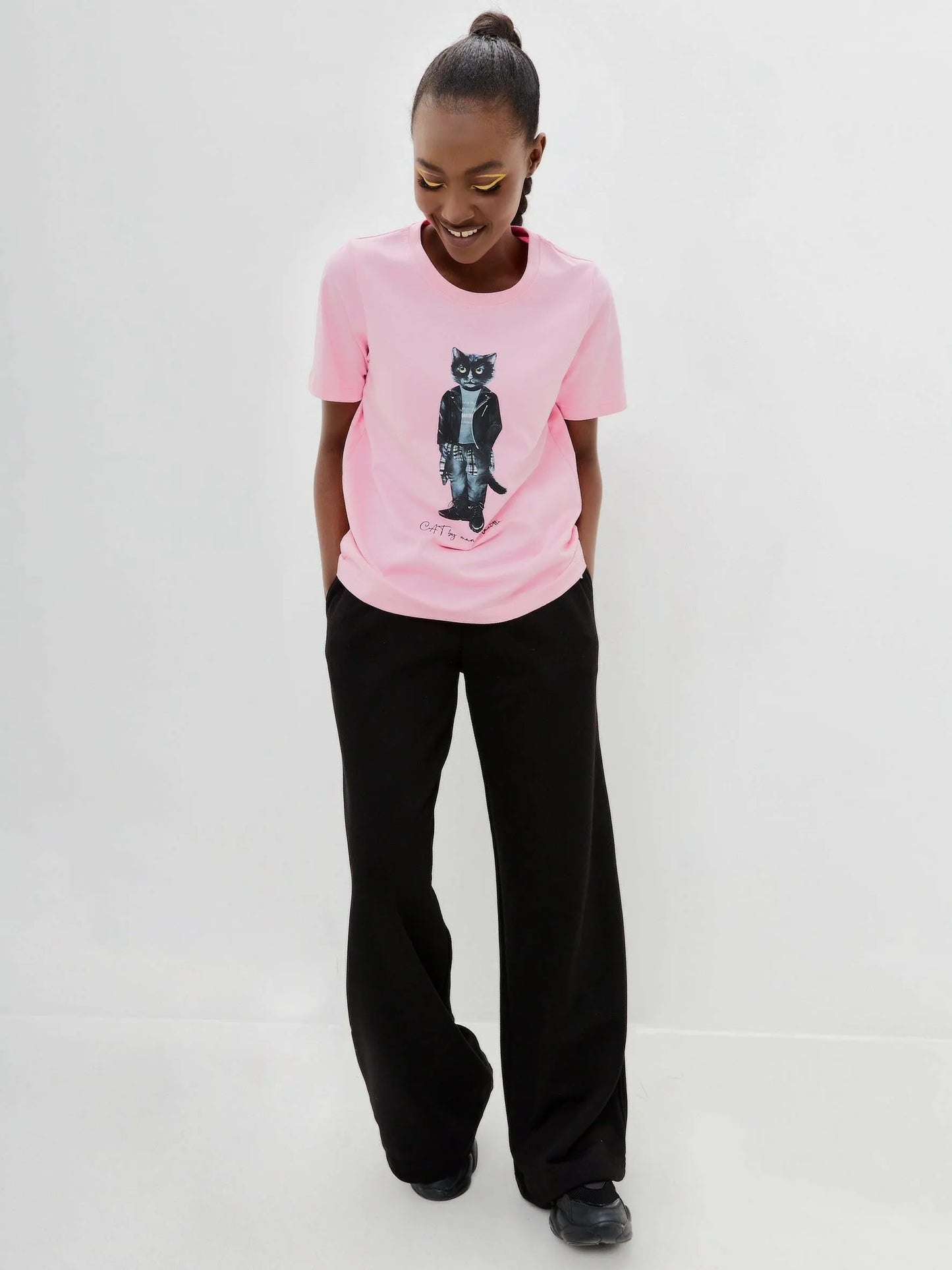 Set: women's pink T-shirt with ROCKER CAT print and black wide sweatpants - Maniita Lacitta