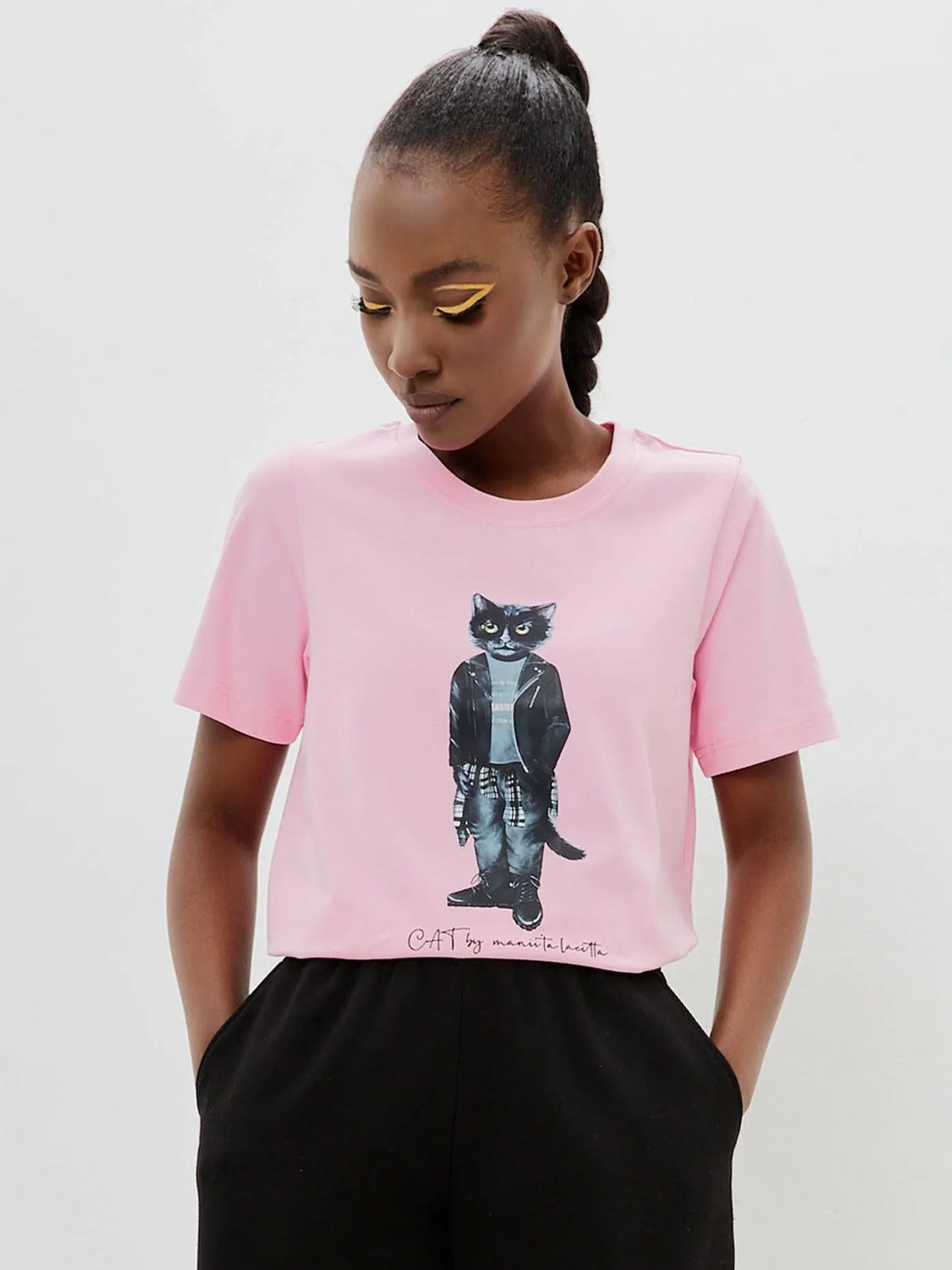 Set: women's pink T-shirt with ROCKER CAT print and black wide sweatpants - Maniita Lacitta