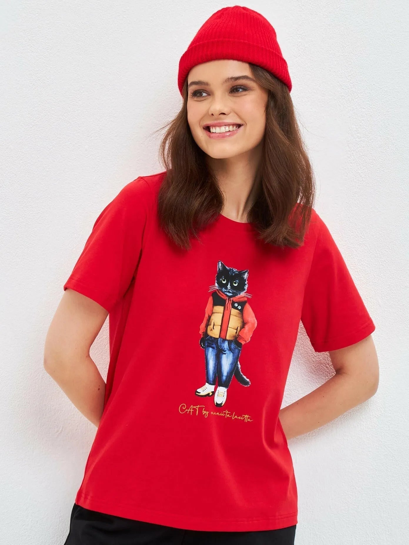 Set: women's red T-shirt with Cat print and black wide sweatpants - Maniita Lacitta