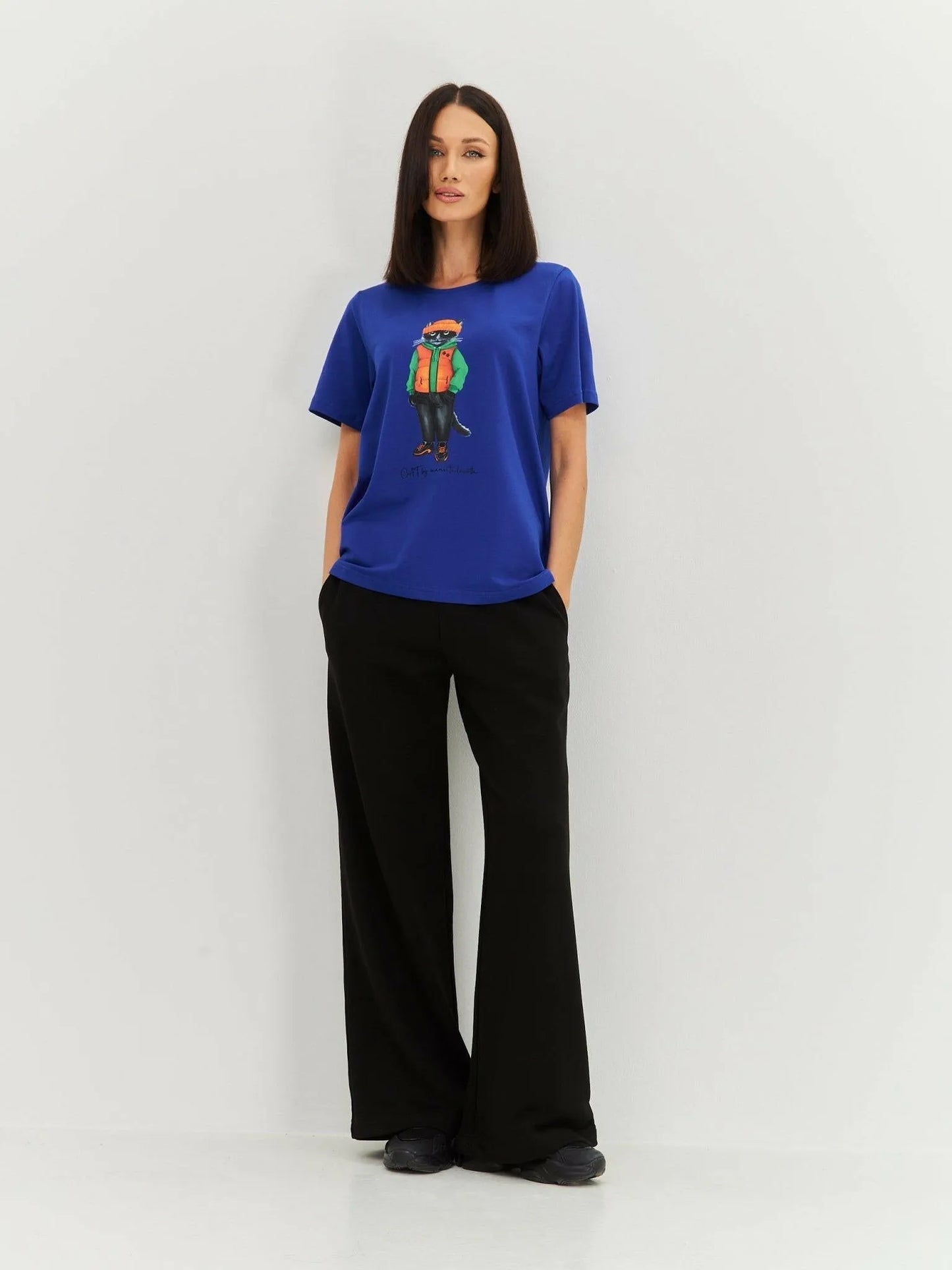 Set: women's royal blue T-shirt with Cat print and black wide-leg sweatpants - Maniita Lacitta