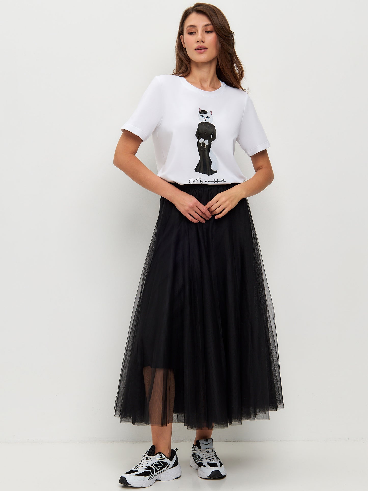 Set: women's white T-shirt with a white cat and black tulle skirt - Maniita Lacitta